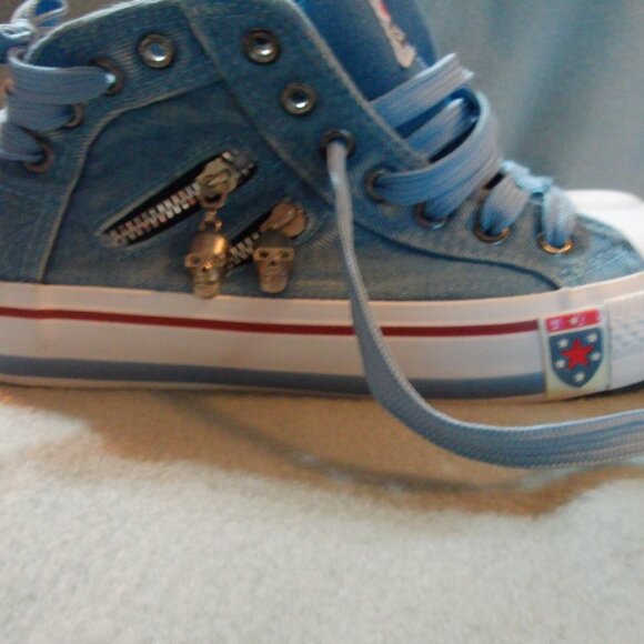 NWOT- Women's size 7 Guoan Skull Canvas High Top sneakers - Picture 2 of 9